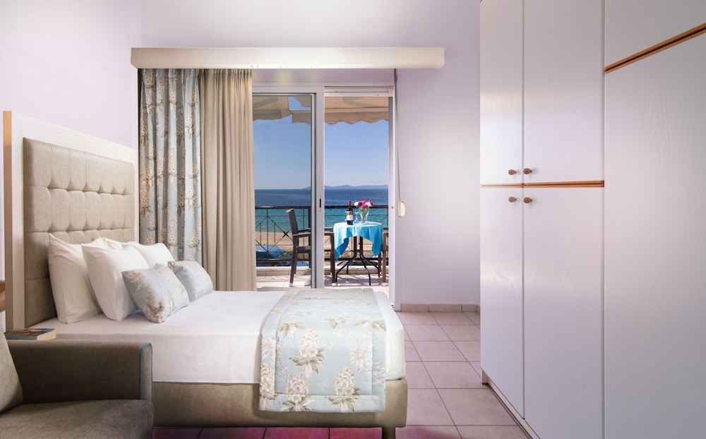 Family House, 3 Bedrooms, Beach View, Beachfront photo 1