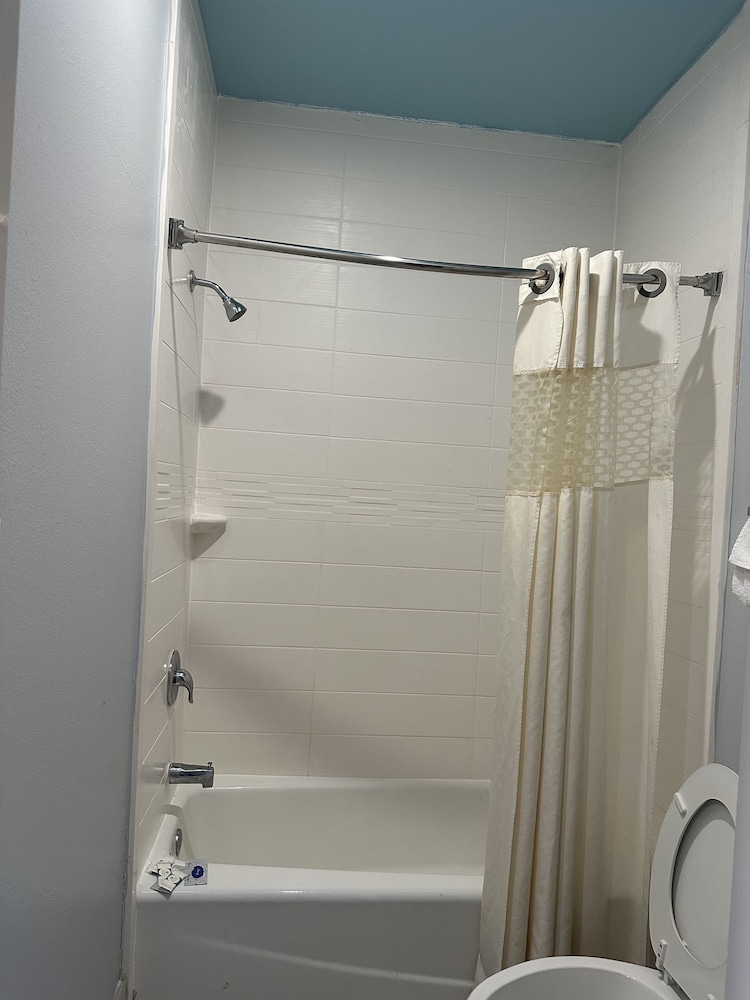 Standard Room, 2 Queen Beds - Photo 5