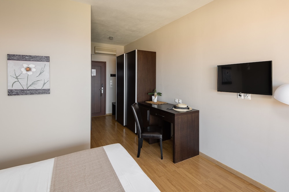 Superior Double or Twin Room, 1 Bedroom, Partial Sea View, Annex Building photo 2