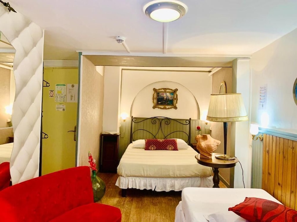 Basic Triple Room photo 2