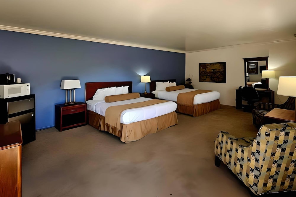 Suite, 2 Queen Beds, Non Smoking