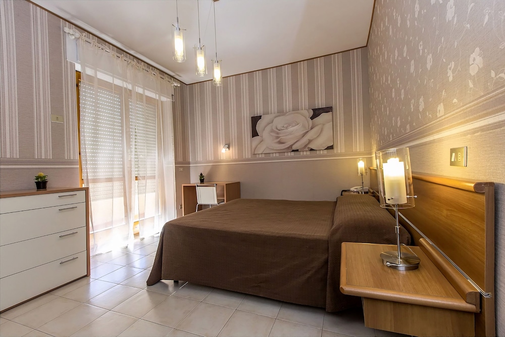 Double or Twin Room - Photo 3