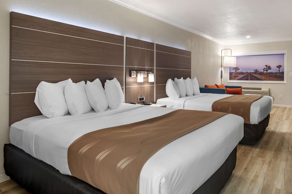 Standard Room, Multiple Beds, Non Smoking - Photo 3