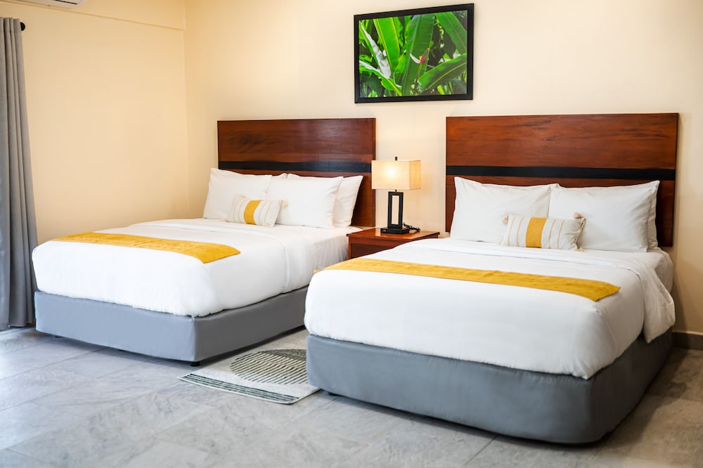 Standard Room, 2 Queen Beds photo 3