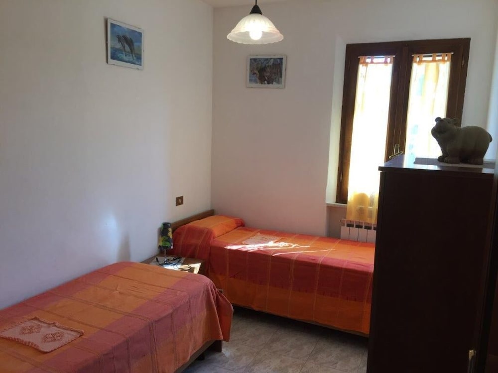 Family Apartment, Multiple Bedrooms, 2 Bathrooms (Casa Tirrena 600m from sea) photo 2