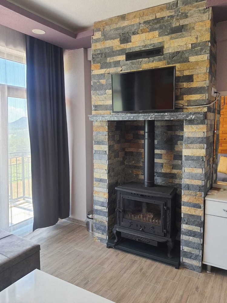 Panoramic Suite, 1 Queen Bed with Sofa bed, Non Smoking, Mountain View photo 3