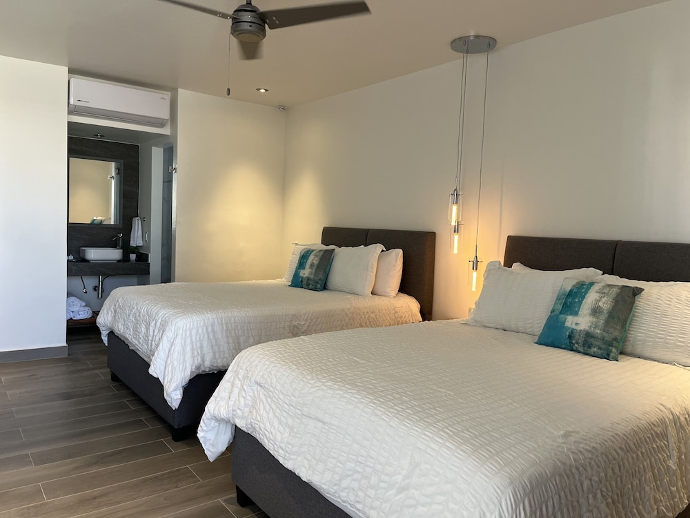 Standard Double Room, 2 Queen Beds, Pool View, Poolside photo 1