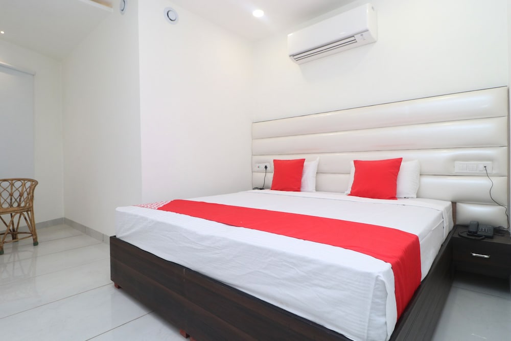 Suite, 1 King Bed photo 2