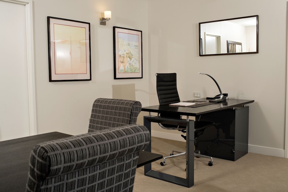 King Premier Suite photo 2