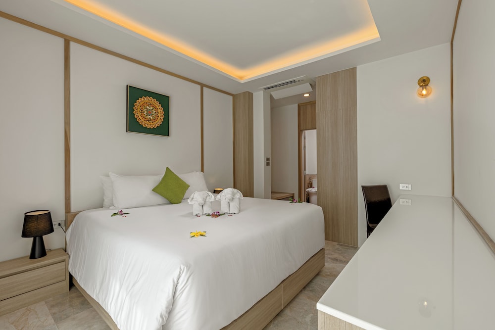 New 1 Bedroom Junior Suite - Photo 4