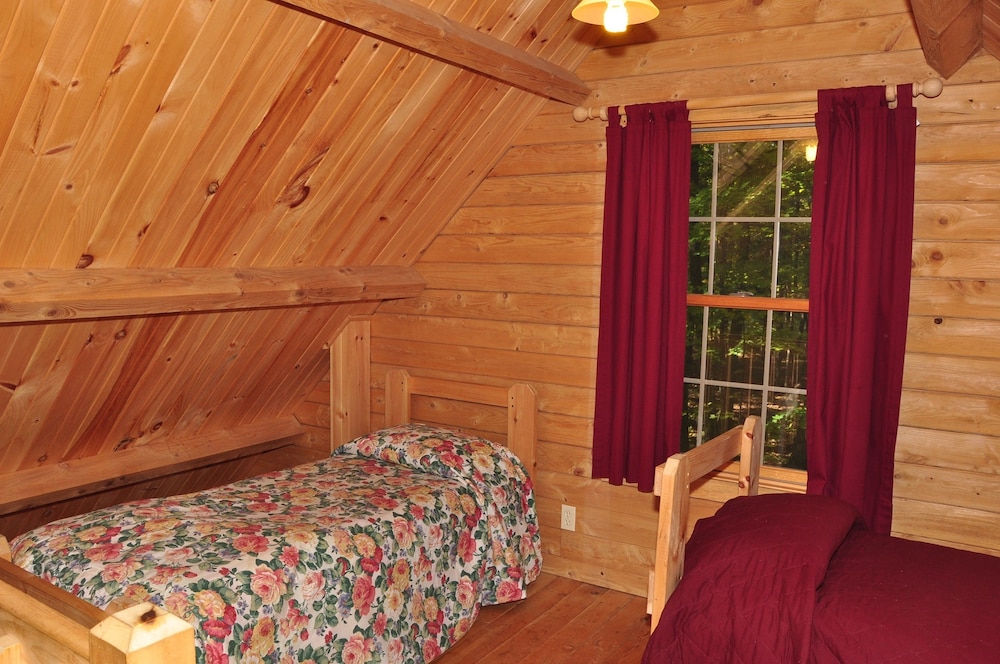 Deluxe Cabin, 1 Bedroom (Linens inlcuded) photo 1