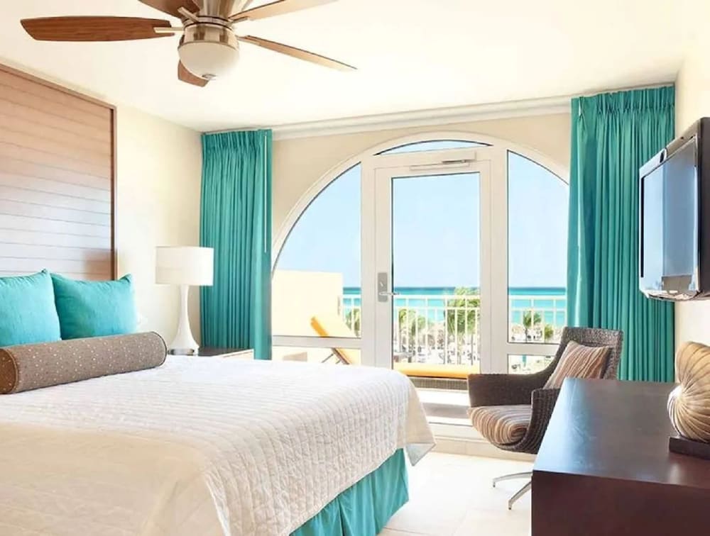 Deluxe Suite, 1 Bedroom, Oceanfront photo 2
