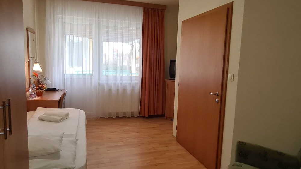 Standard Single Room photo 3