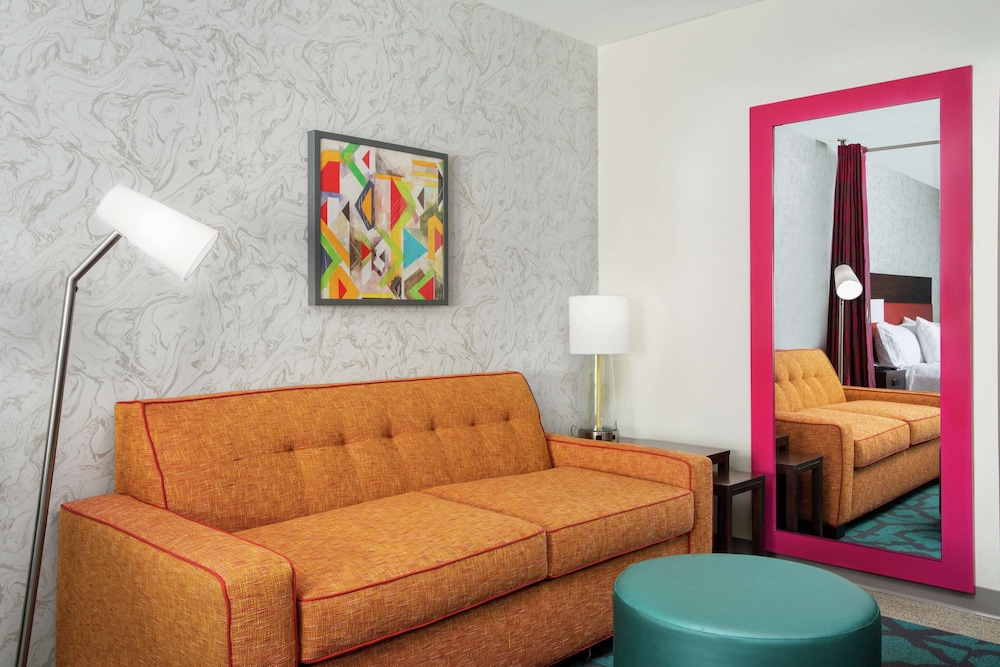 Suite, 1 King Bed, Accessible (Hearing) - Photo 4