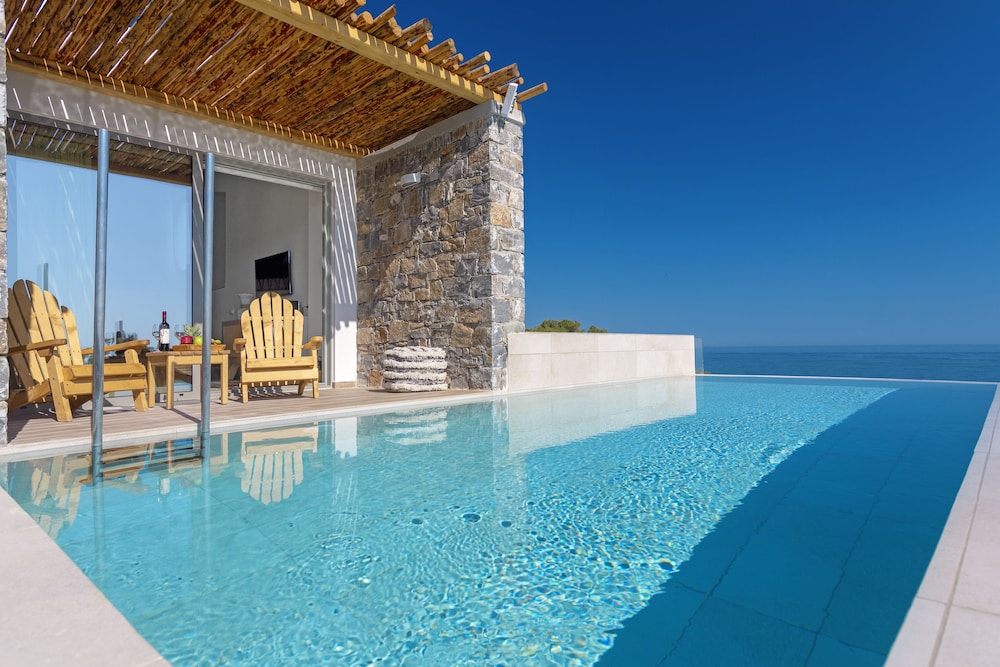 Atermono Suite, Split Level, Sea View, Private Pool