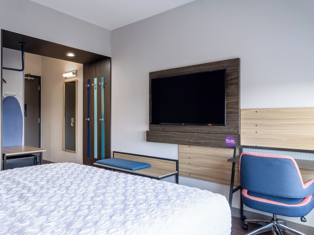 Room, 1 King Bed, Accessible (Hearing) - Photo 5