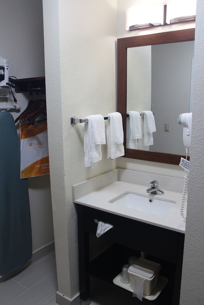 Standard Double Room, 2 Double Beds, Non Smoking - Photo 4