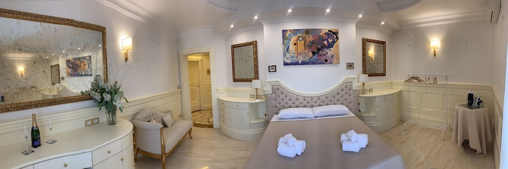 Deluxe Suite, Jetted Tub photo 3