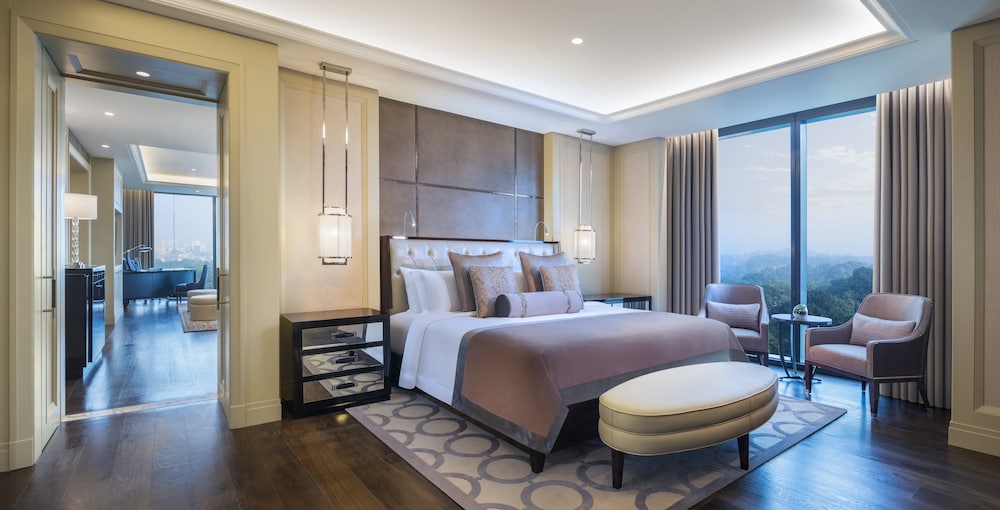 Suite with One King Bed (Non Smoking) photo 2