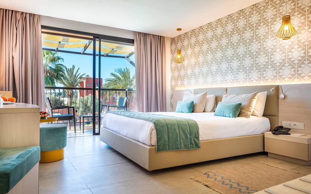 Double Room, Balcony thumbnail 6