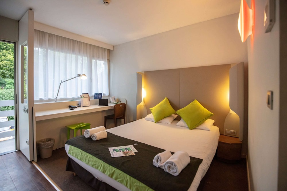 Standard Room, Multiple Beds - Photo 1