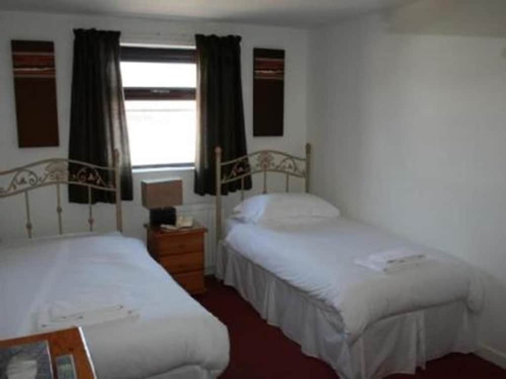 Basic Twin Room - Photo 1