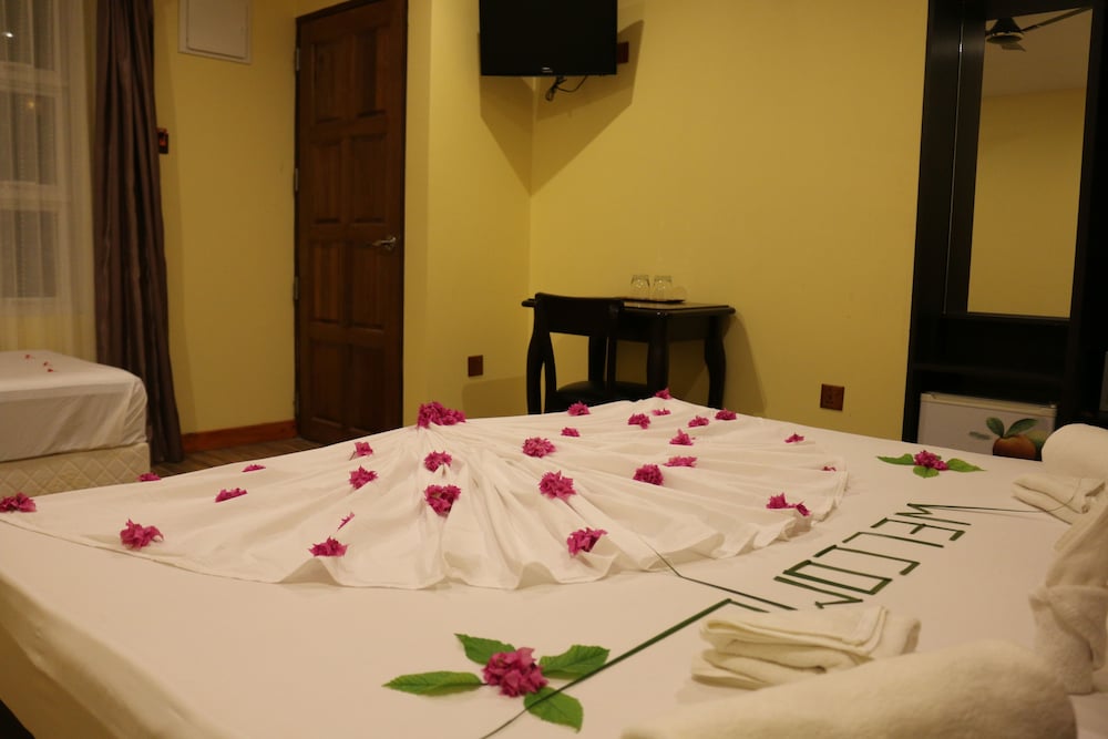 Superior Triple Room, 1 Bedroom, Terrace, City View