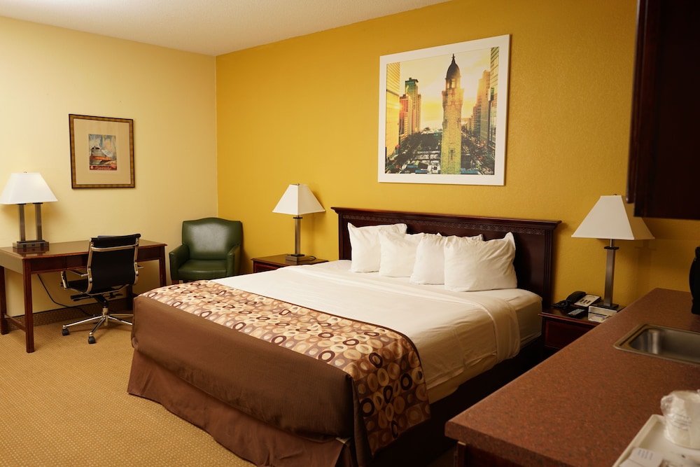 Standard Room, 1 King Bed, Non Smoking - Photo 9