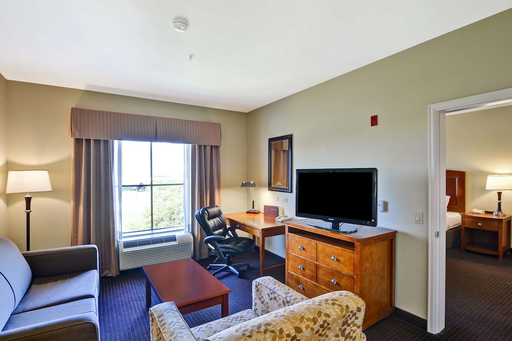 Suite, 1 King Bed - Photo 3