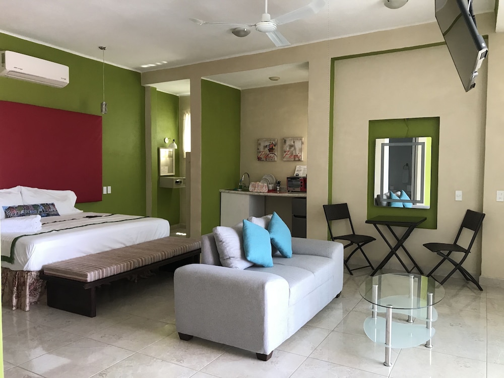 Diamante.Suite premium, Cama King Size +Mini cocineta, Terraza, Vista al mar y piscina, De no fumar