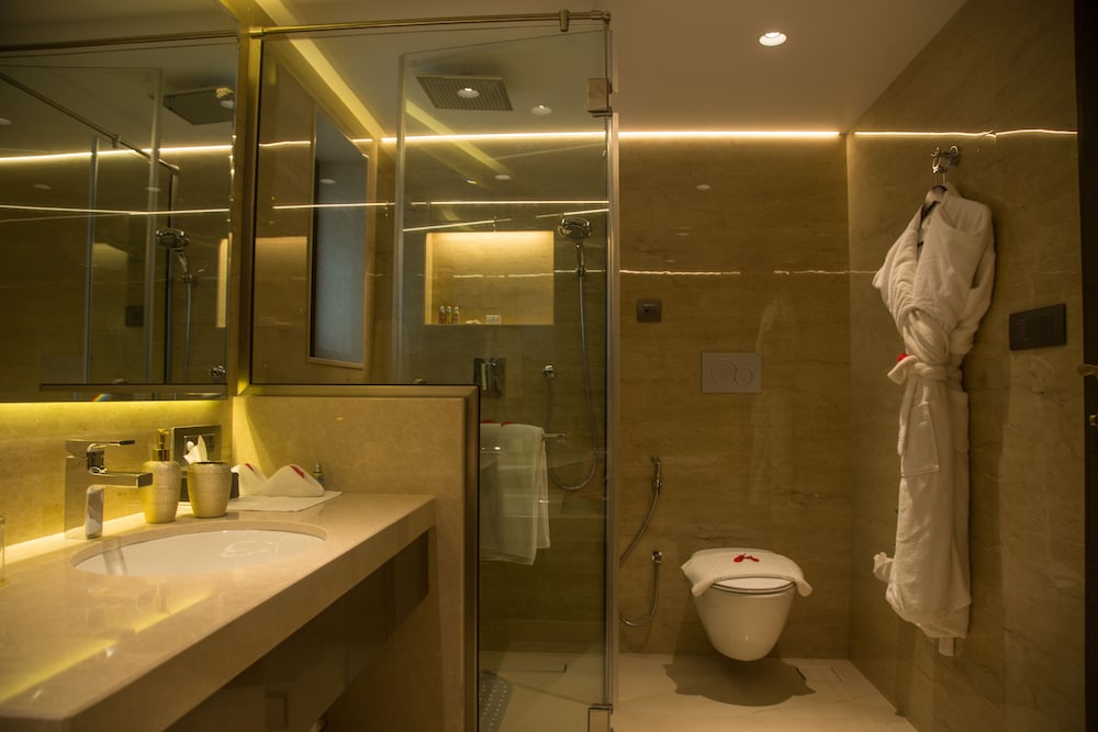 Premium Lake View Suite - Photo 8
