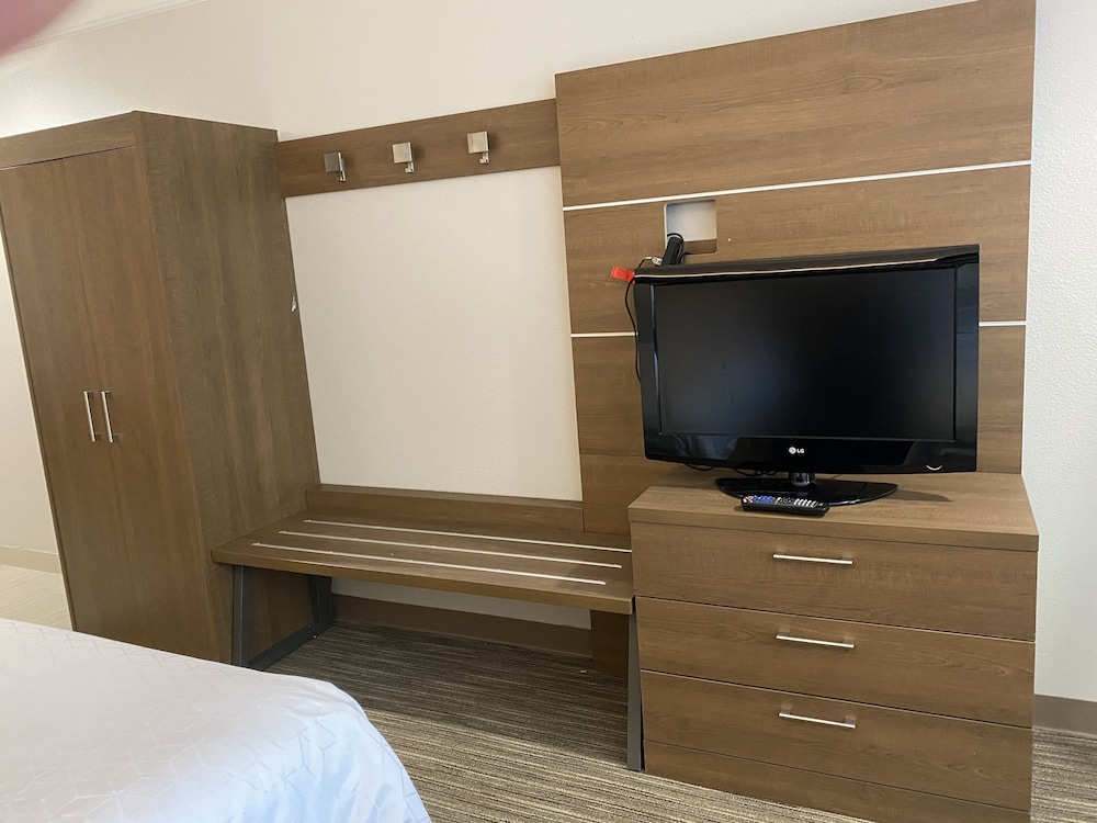 Suite, 1 Bedroom - Photo 5