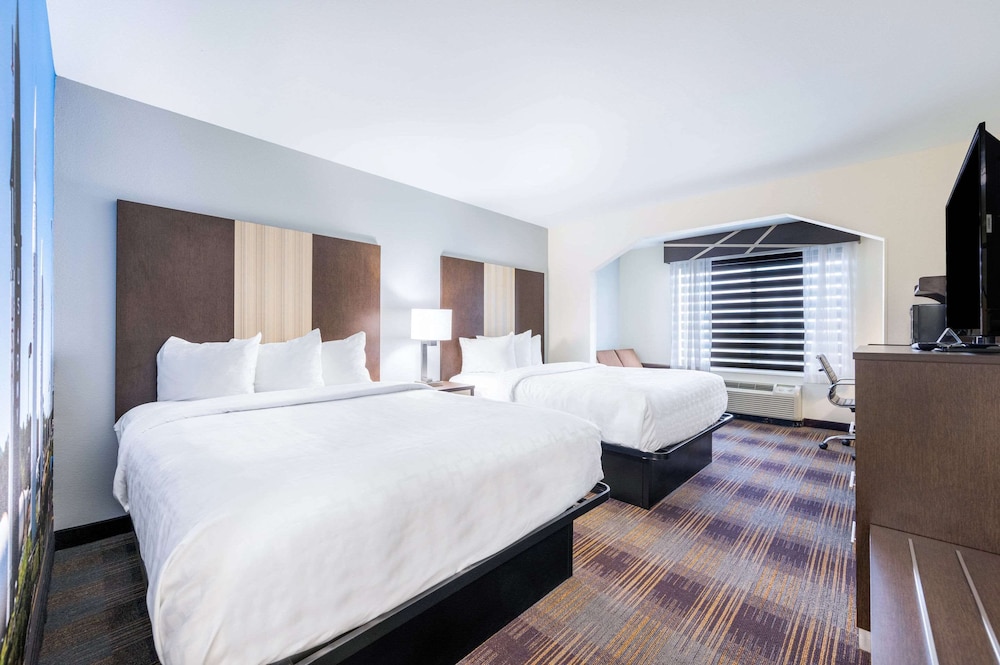 Suite, Multiple Beds, Non Smoking - Photo 1