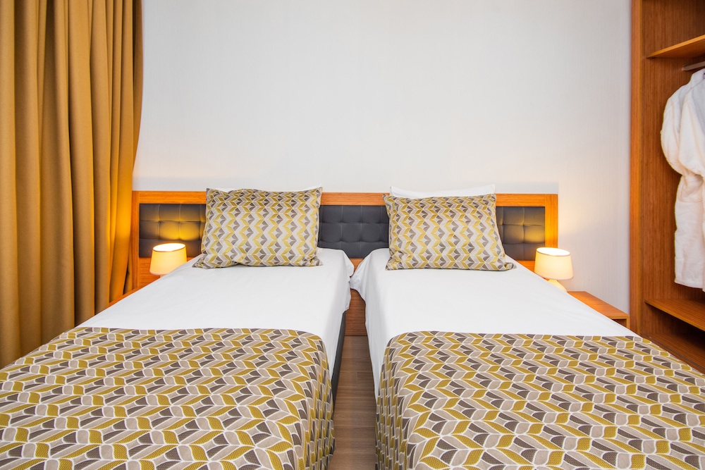Standard Twin Room - Photo 8