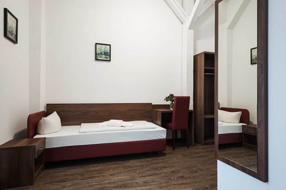 Single Room photo 2