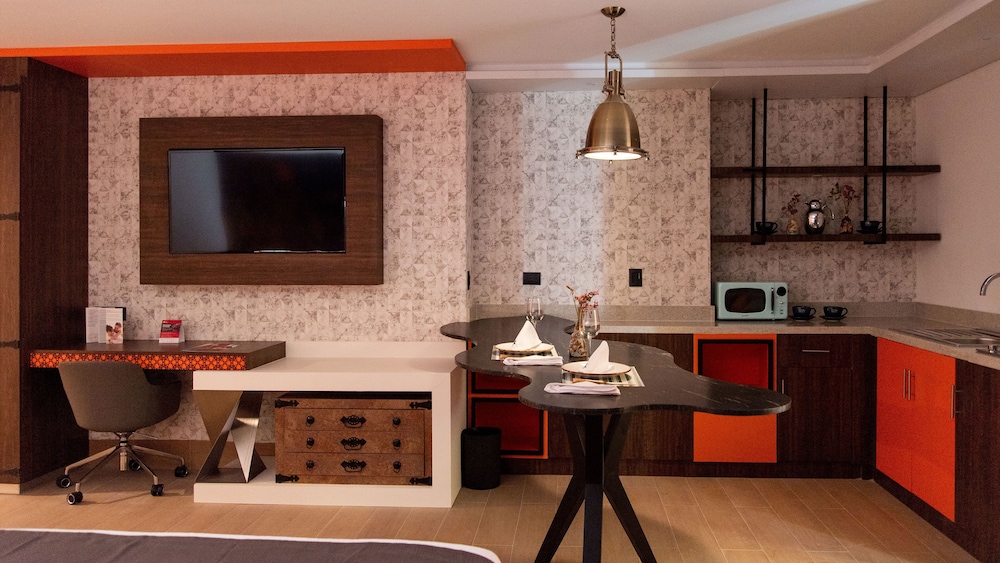 Standard Room, 2 Queen Beds, Microwave - Photo 2