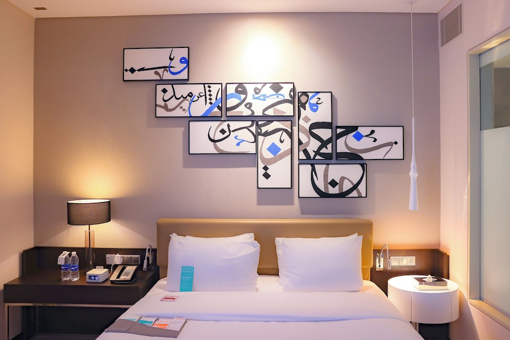 Deluxe Room, 1 King Bed photo 3