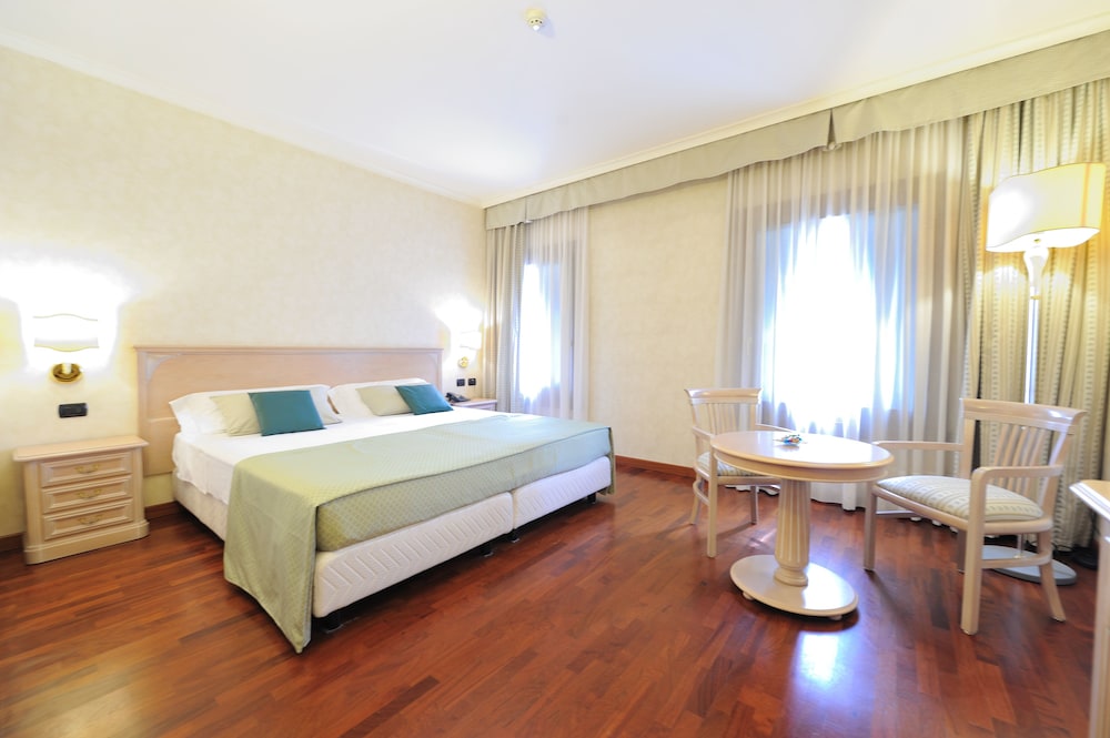Superior Double Room Single Use - Photo 5