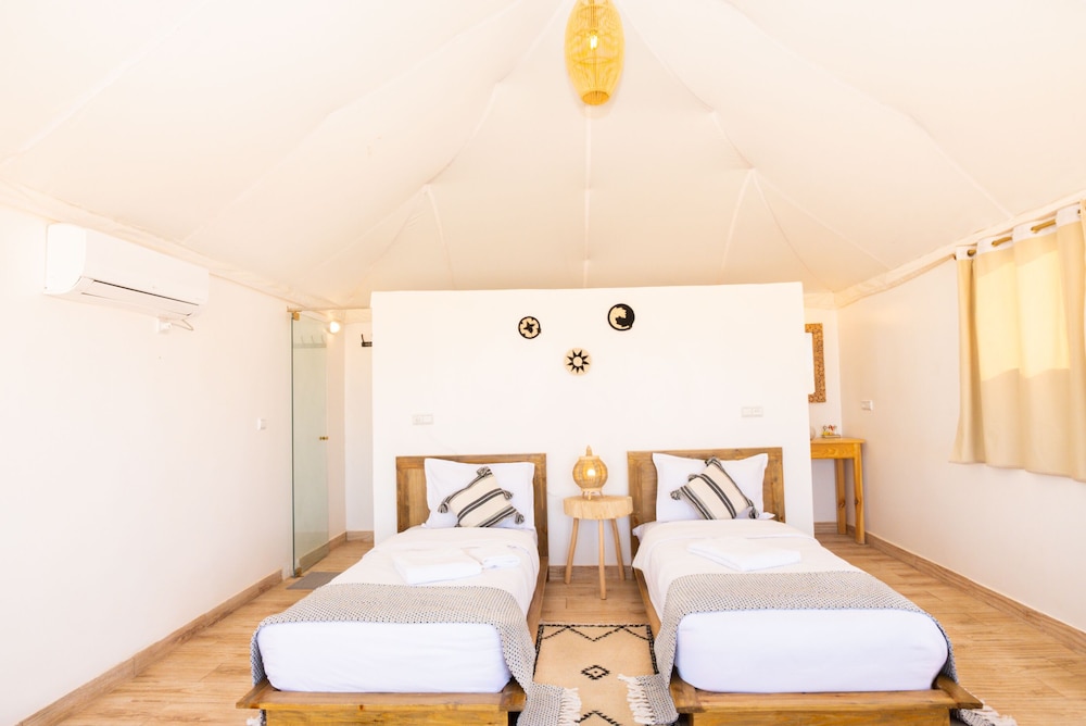 Royal Tent, 3 Twin Beds photo 3