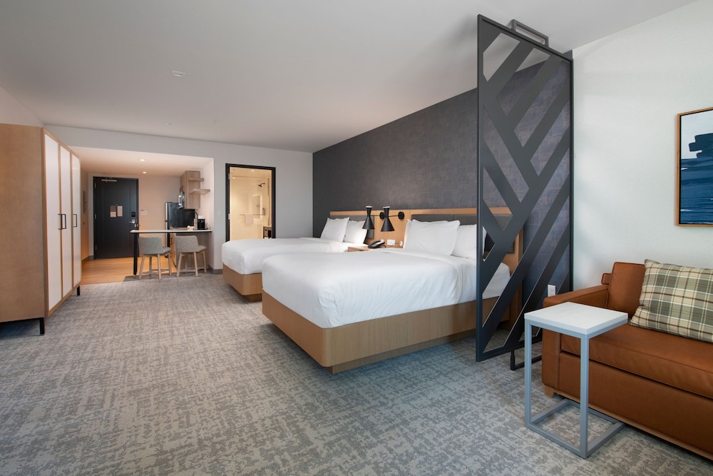 Studio, 2 Queen Beds (Mobility Accessible, Roll-In Shower) photo 1