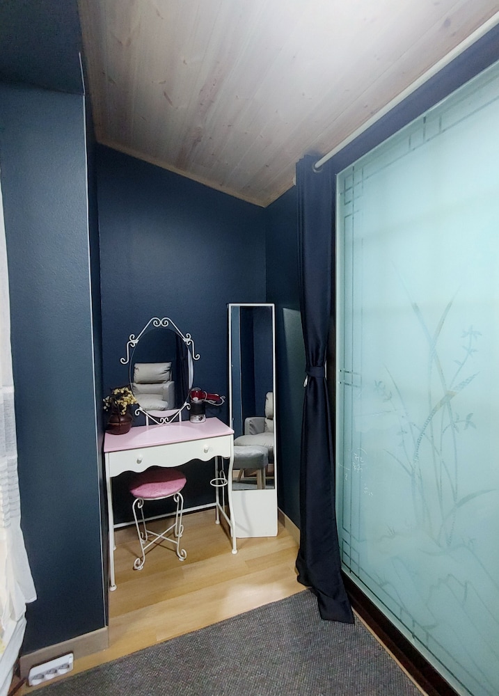 Basic Double or Twin Room (12 PY, Gangajipul) photo 2