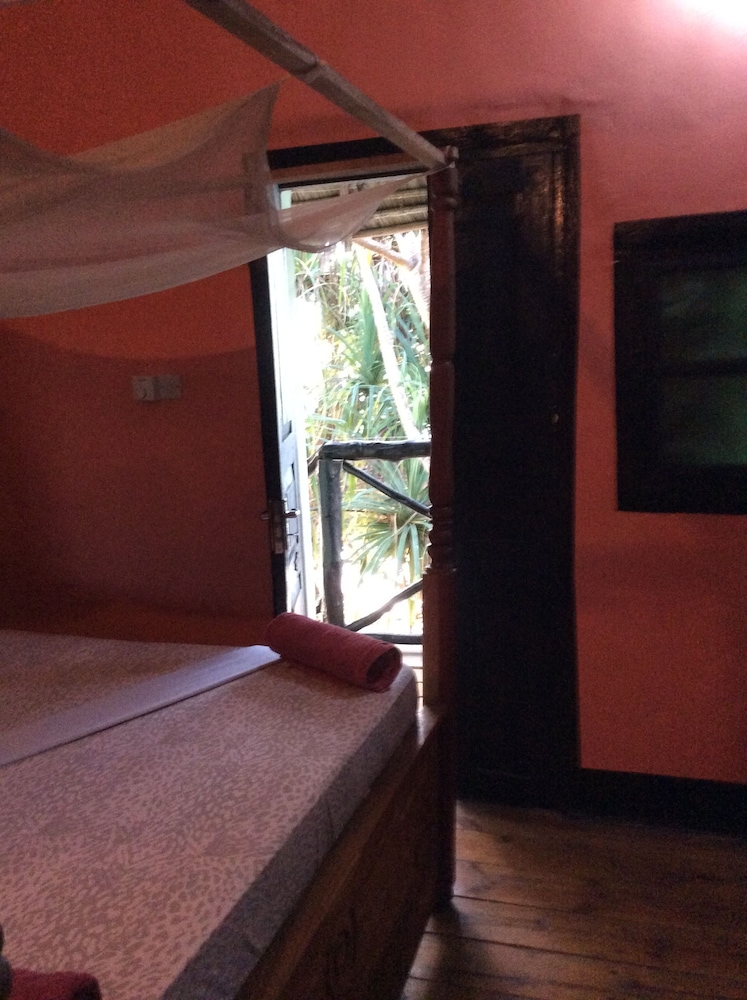 Basic Bungalow, 1 Queen Bed, Non Smoking