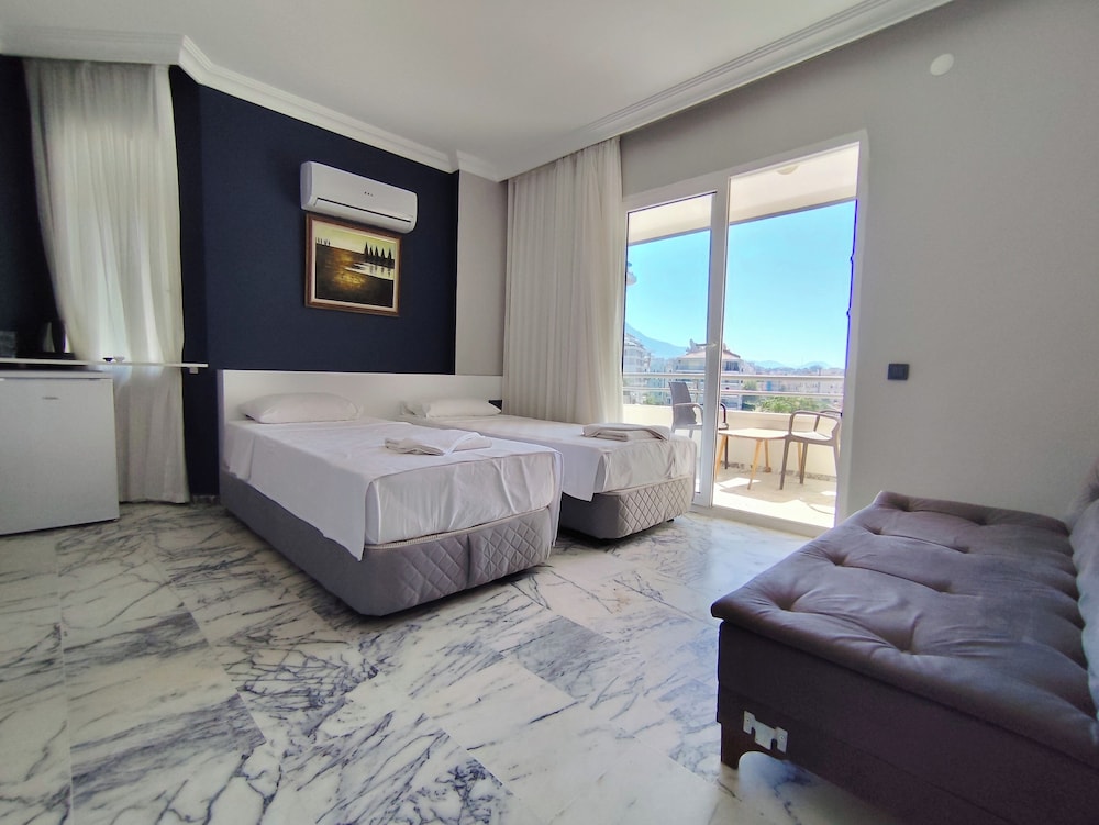 Standard Double or Twin Room, Partial Sea View