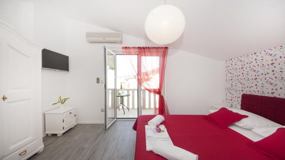 Apartment (1 Bedroom Apt with Terrace n Sea View) photo 1