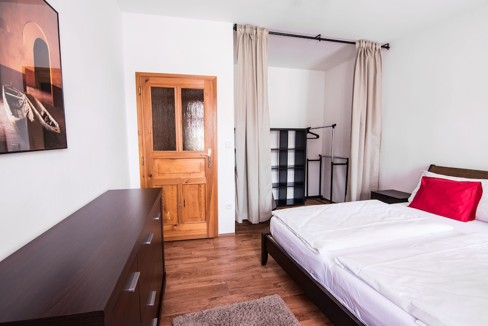 City Suite, 2 Bedrooms, Balcony photo 3