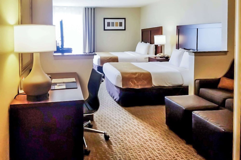 Suite, Multiple Beds, Non Smoking - Photo 8
