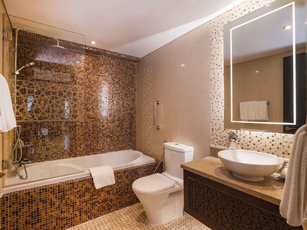 Royal Suite, Sea View (3 King Beds and 2 Twin Beds) photo 3