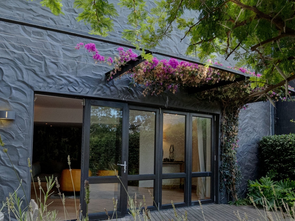 Maison Noir Opulent Garden Suite Room - Photo 3