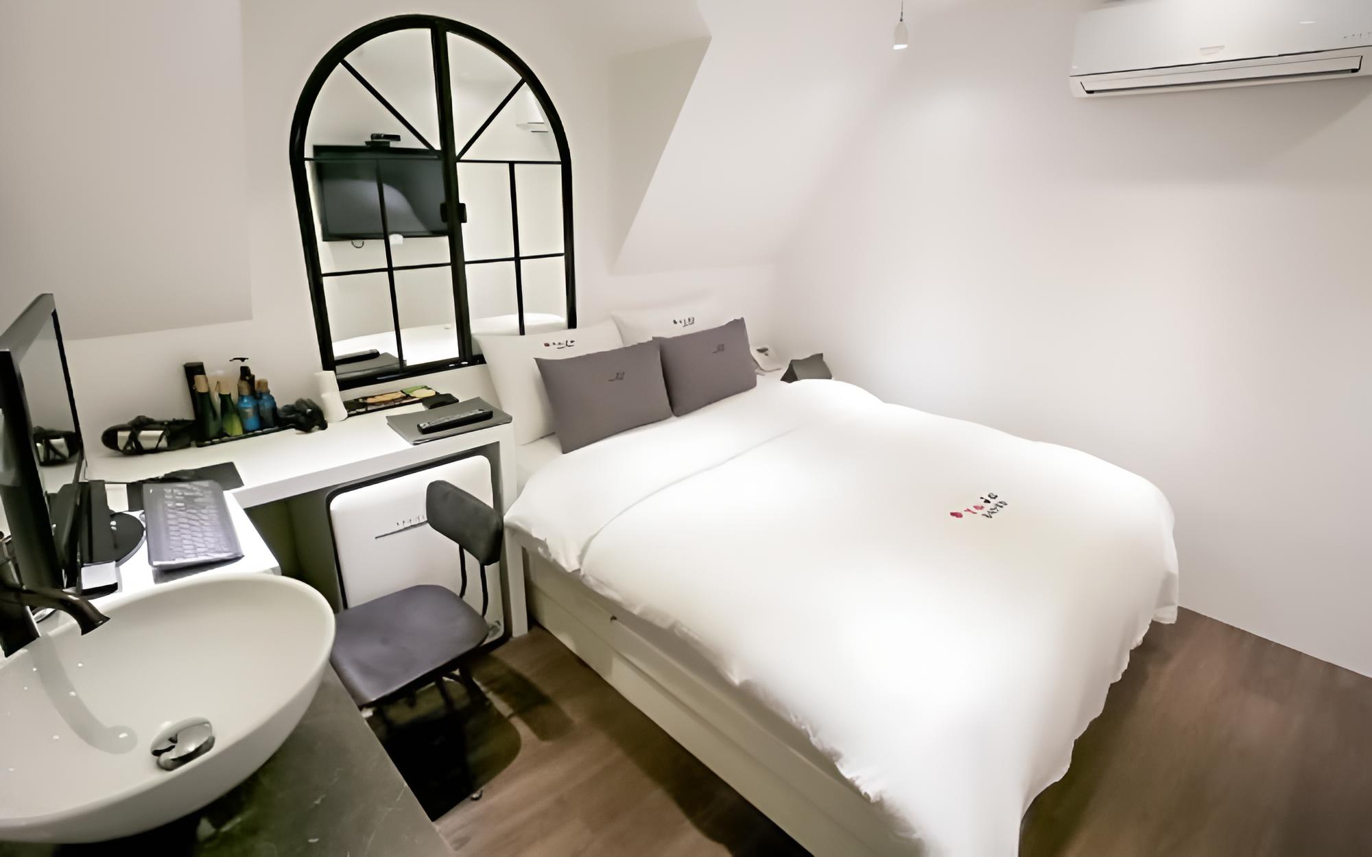 Room (Standard (Netflix Disney+ Tving avail) - Photo 1