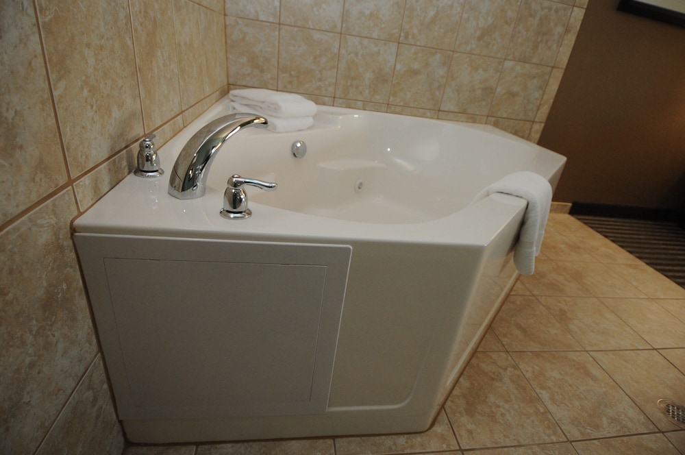Standard Room, 1 King Bed, Jetted Tub